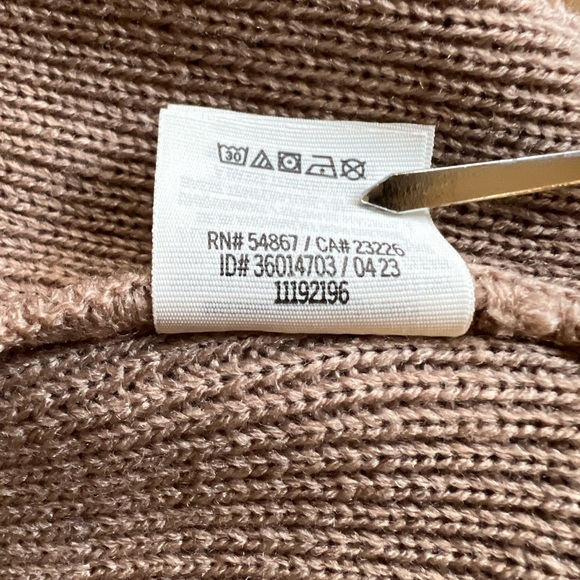 PINK by Victoria’s Secret Rib Knit Monogrammed “P” Taupe Tan Brown Beanie - Picture 9 of 9